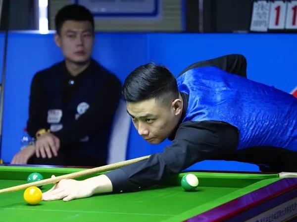 赛场上掀起 赛场上掀起